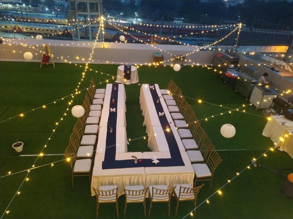 Hotel Four Element Varanasi Luaran gambar