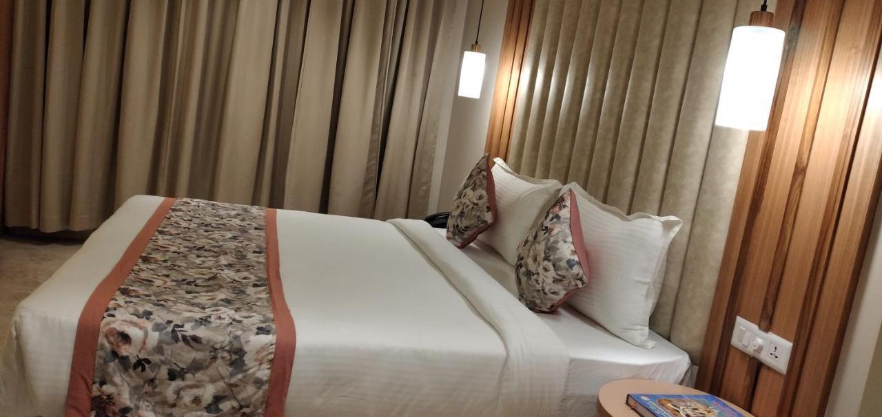 Hotel Four Element Varanasi Luaran gambar
