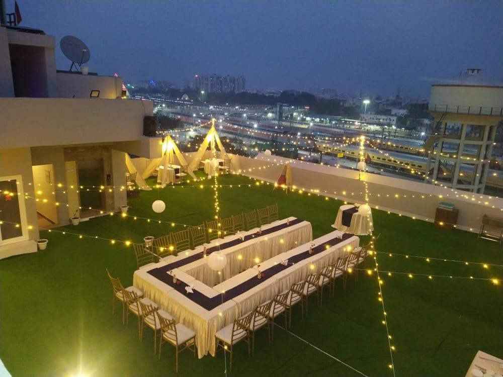 Hotel Four Element Varanasi Luaran gambar