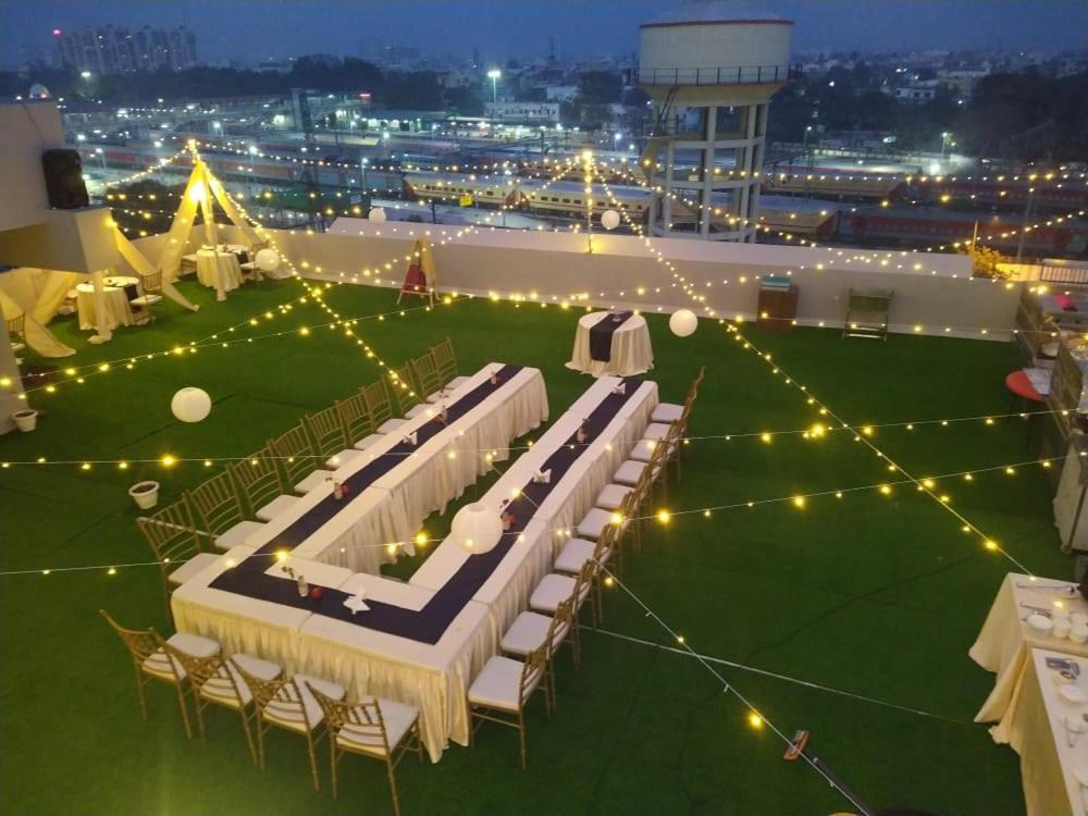 Hotel Four Element Varanasi Luaran gambar
